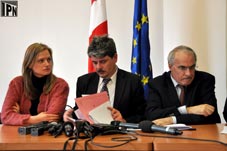 Iluta Cecina - Latvian Consul, Francois Massoulie, Acting Head of Delegation - centre and Gerard Henrio - French Consul (copyright <i>Interpressnews</i>)