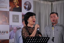Nani Bregvadze sings along with the Georgian ensemble Kartuli Khmebi.