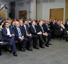 PM Gharibashvili with government officials